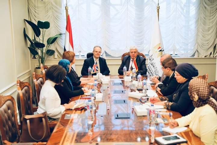 وزير التعليم العالي يستقبل السفير البريطاني بالقاهرة لبحث تعزيز التعاون المشترك في "التعليم عبر الحدود" بين مصر والمملكة المتحدة 