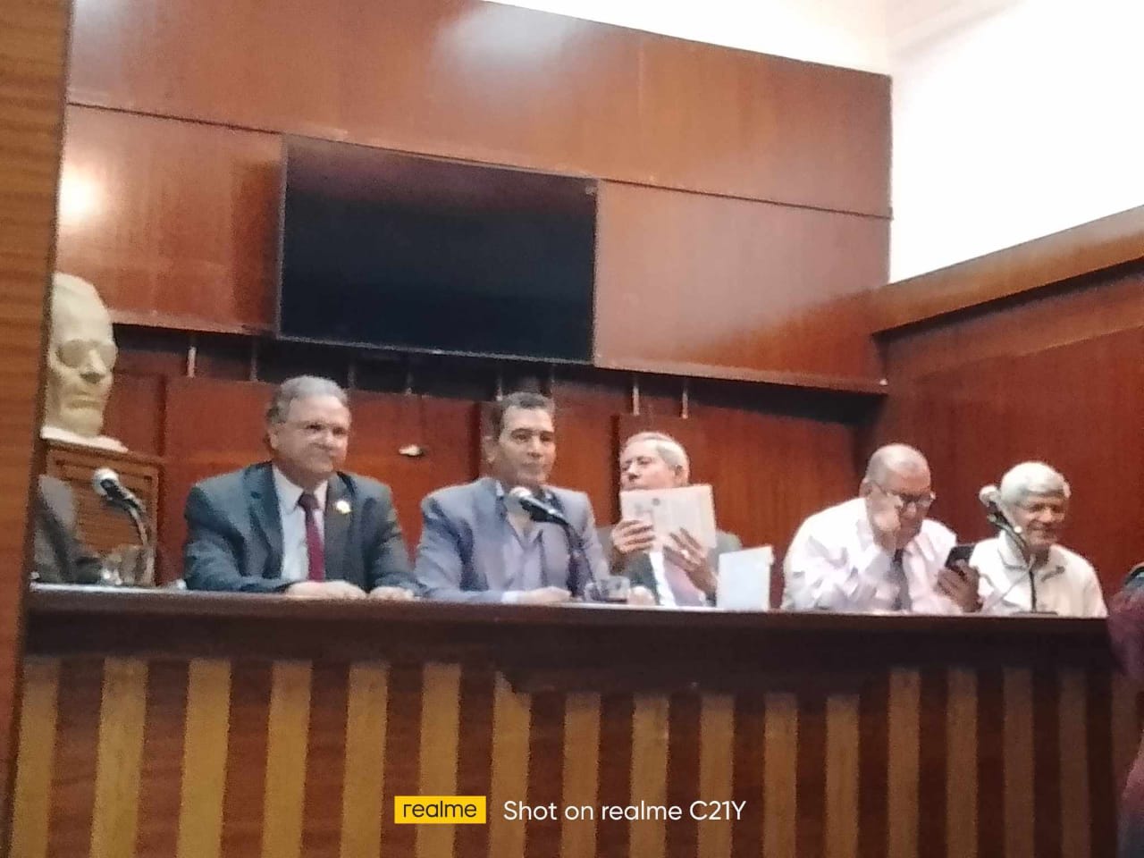 بين لغة القانون وقانون اللغة باتحاد كتاب مصر 