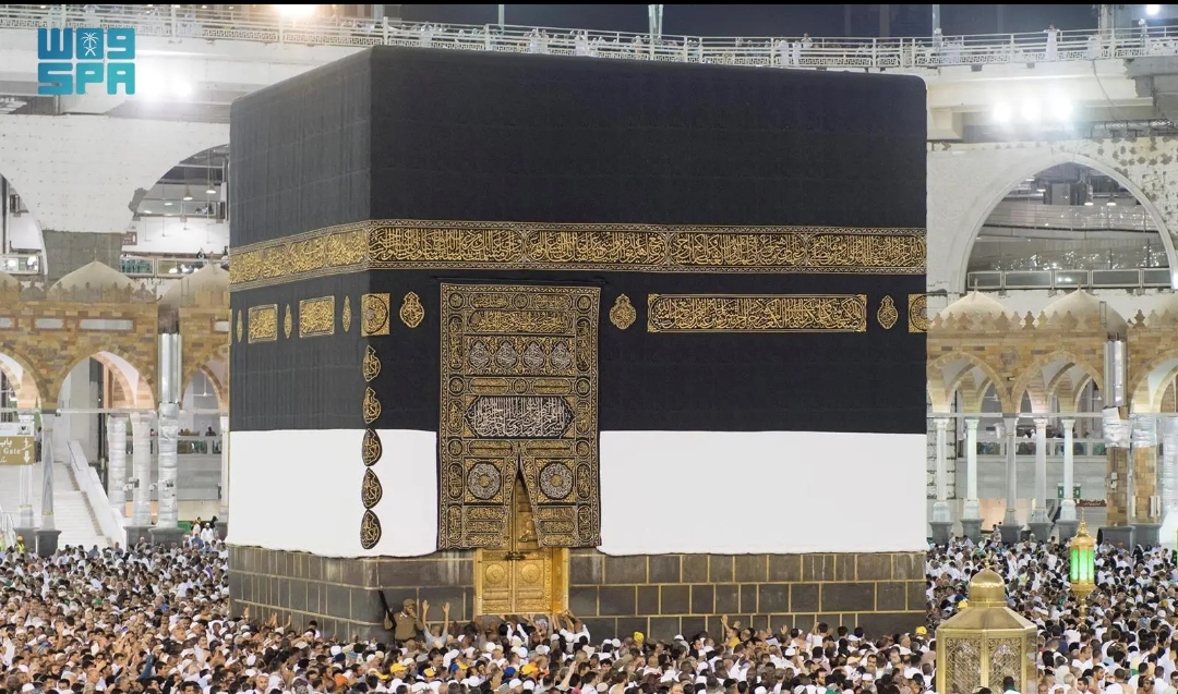 بدء أعمال الصيانة الدورية للكعبة المشرفة