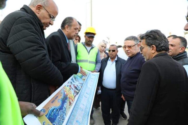 محافظ البحر الأحمر يتفقد الأعمال الإنشائية والتجميلية بطريق المطار