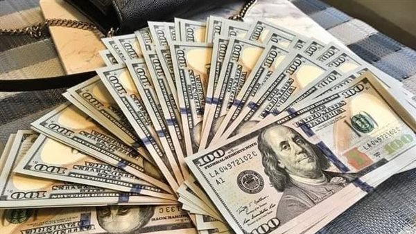 إحباط محاولة تهريب دولارات بمطار الغردقة