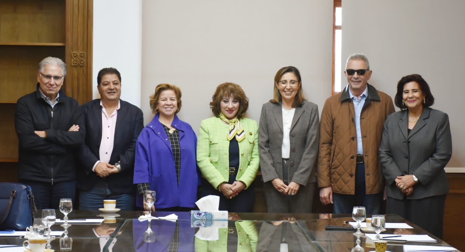 وزيرة الثقافة تلتقي أعضاء اللجنة العليا لمهرجان الأقصر للسينما الإفريقية