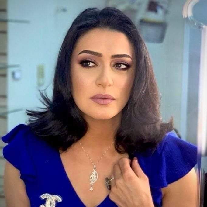 وفاء صادق وأبو العروسة