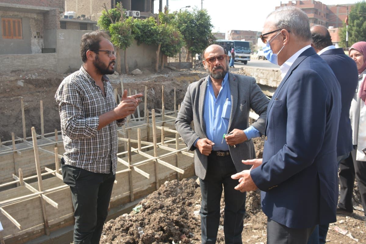 محافظ القليوبيةيقوم بجولة لتفقد أعمال رصف وتغطية محور الباسوسية ورصف طريق الحادثة أبو الغيط