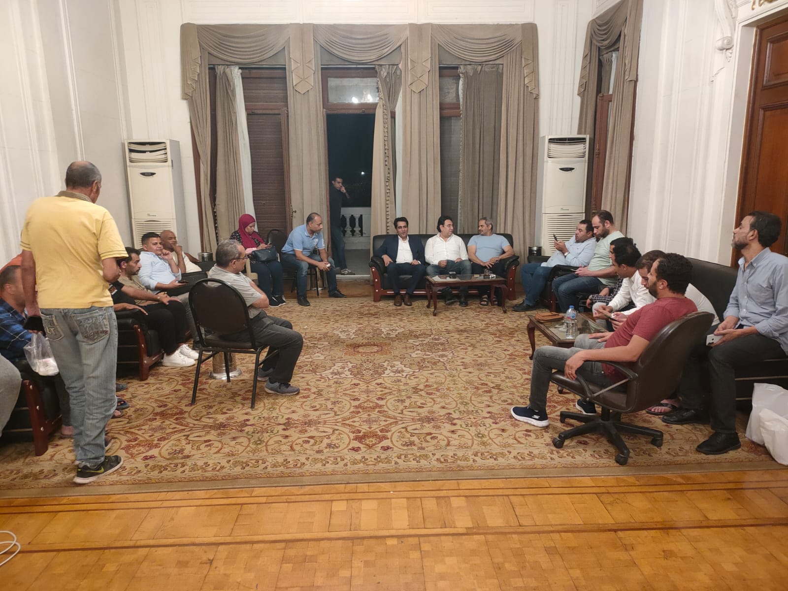 ايمن عبد المجيد يدعم صحفيي الوفد في اعتصامهم لتطبيق الحد الأدنى