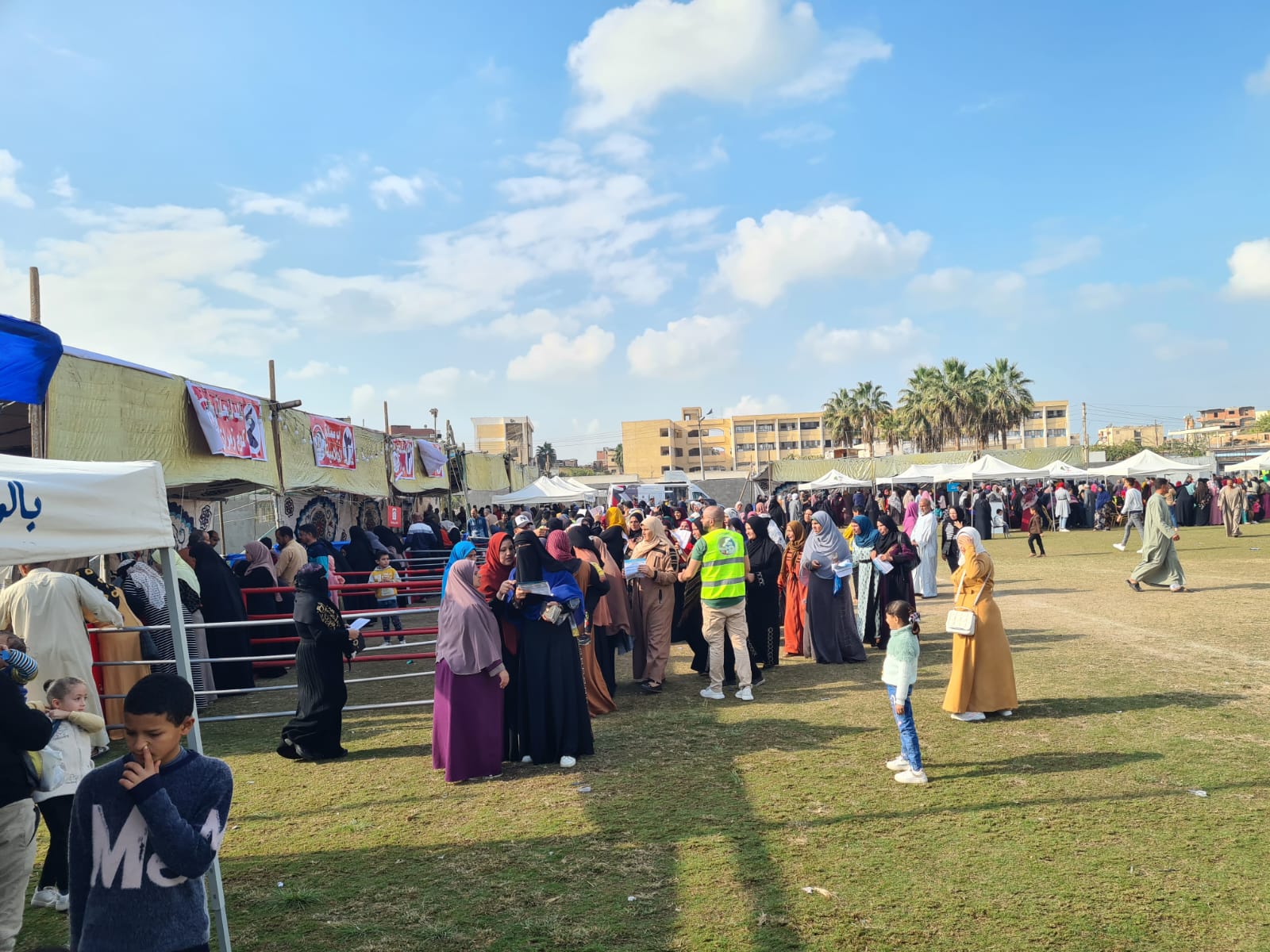 الكشف على ١٦٥٣ مواطنًا خلال قافلة بالدلنجات «بالوعى مصر تتغير للأفضل " 