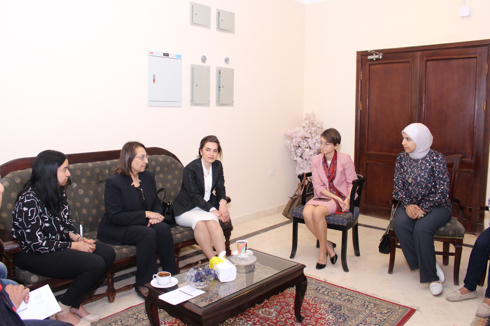 حرم السفير التركى بالقاهرة فى زيارة لدار الفسطاط