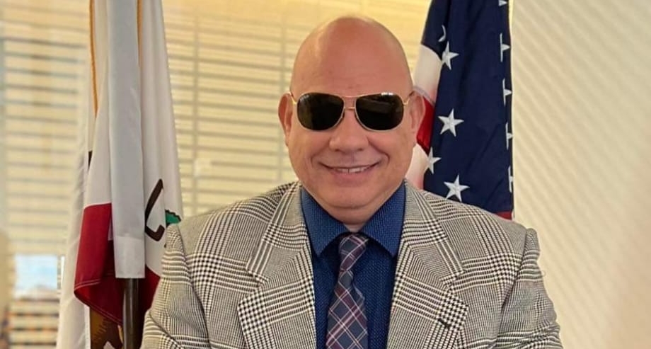 البروفيسور كرم أنيس..حقق نجاحًا منقطع النظير في تدريس اللغة الإنجليزية لمختلف الجنسيات