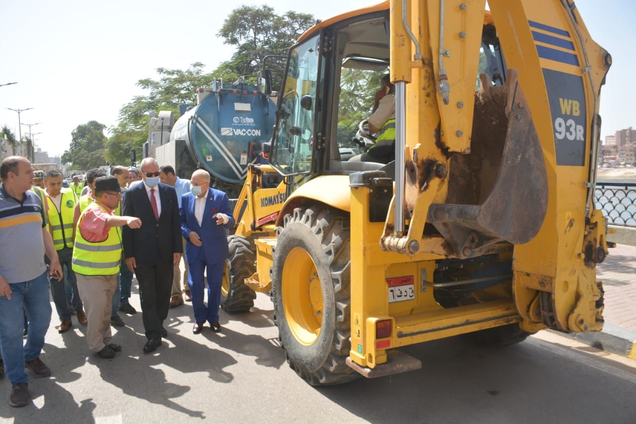 محافظ القليوبية يشهد تجربة محاكاة تصريف الأمطار بعدد من مدن المحافظة استعدادًا لموسم الشتاء 