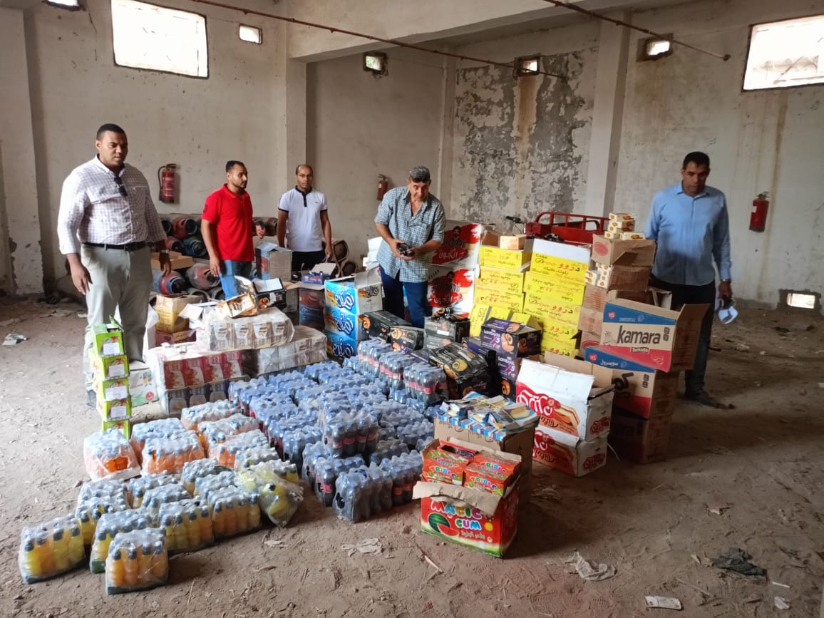 ضبط 16000 عبوة مواد غذائية منتهية الصلاحية بالبحيرة 