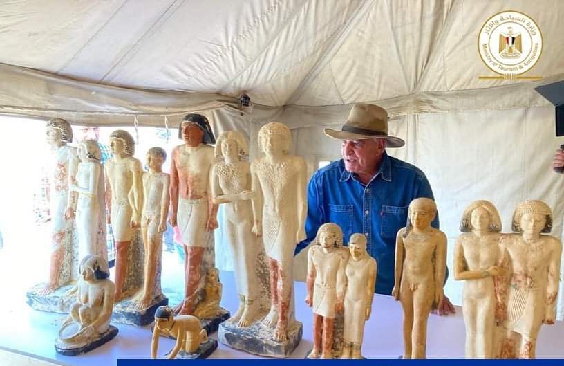اكتشاف ٤مقابر،و١٢تمثال من عصر الدولة القديمة بسقارة