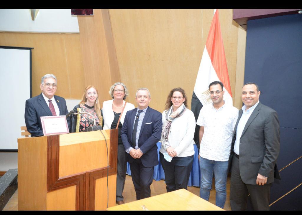 شيرين الخليفة تحصل على درجة الدكتوراة من قسم اللغة الفرنسية بجامعة حلوان