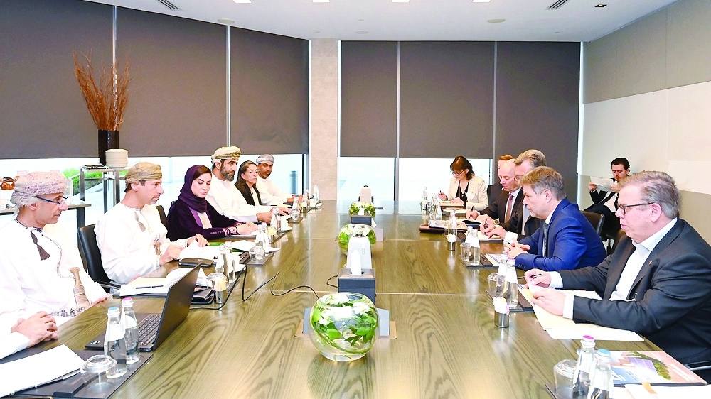 سلطنة عُمان وألمانيا تبحثان تعزيز سبل التعاون في الطاقة والهيدروجين الأخضر 