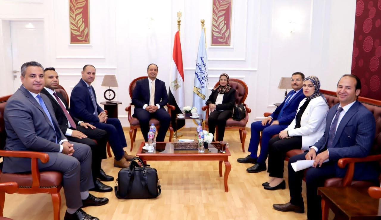 وزير البترول والثروة المعدنية يبحث دعم الاستثمارات السعودية في صناعات البتروكيماويات والأسمدة 