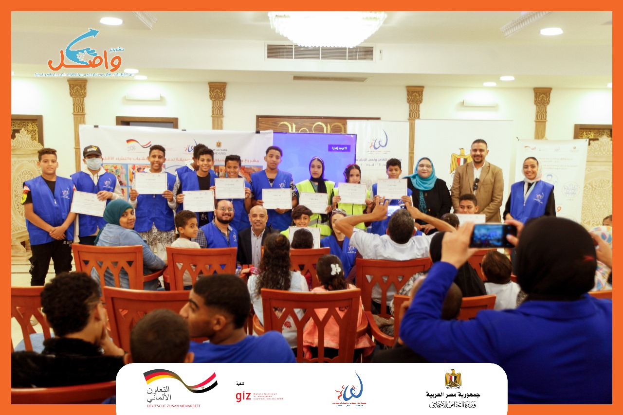 بالصور... "لقاء للتضامن" تطلق مبادرة " الوعي بأهمية النظافة في حي اهالينا "