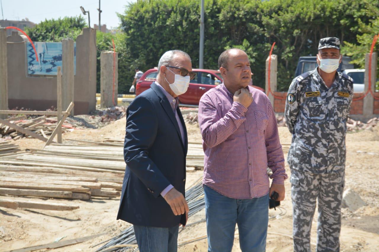 محافظ القليوبية يقوم بجولة لمدينة شبرا الخيمة ويتفقد الحملة الميكانيكية لحي شرق وغرب ويشن حملة لإزالة الإشغالات ويتابع أعمال النظافة بشوارع المدينة