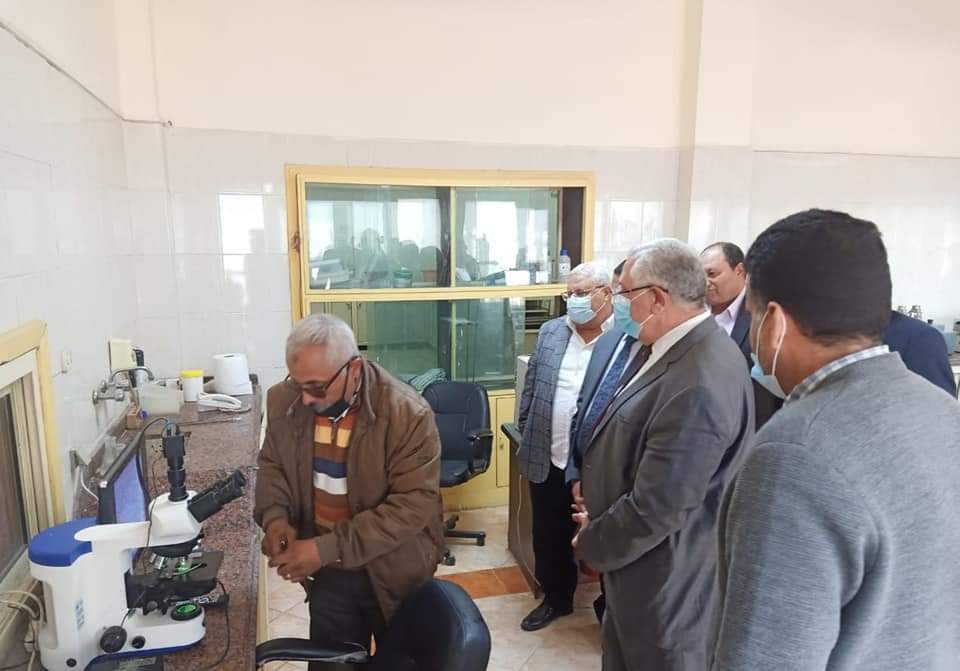 وزير الزراعة يتفقد مركز التلقيح الاصطناعي بالعامرية ويوجه بنشر ثقافة التلقيح لتنمية الثروة الحيوانية