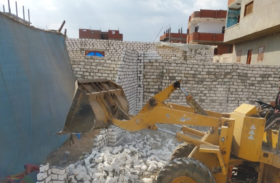 إزالة 73 حالة تعدي باجمالى مساحة 9886 م2 بنطاق 13 مركز بالبحيرة 