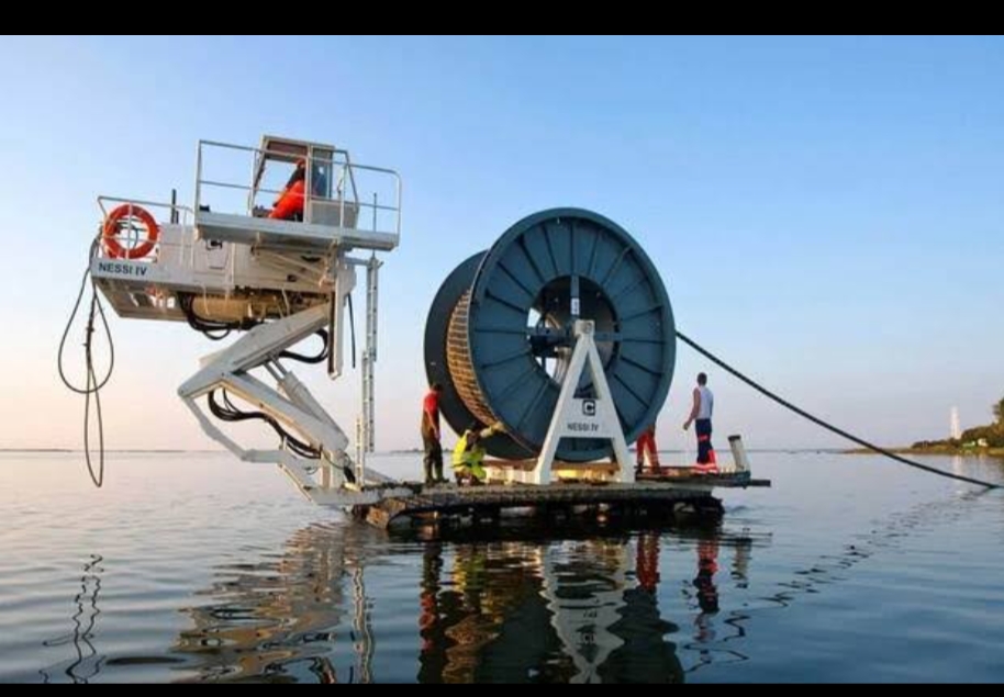 المصرية للاتصالات تعلن نجاح الإنزال الأول للكابل البحري 2Africa في مصر و يمتد لـ46 موقعًا في 3 قارات..