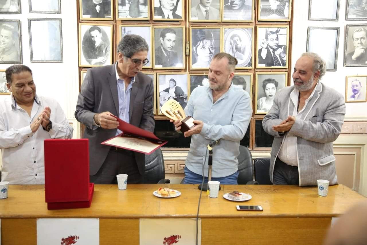 بالصور .. تكريم رئيس المهرجان القومي للمسرح المصري لاسم الشاعر الراحل "نجيب سرور"  بالمركز القومي للمسرح. 