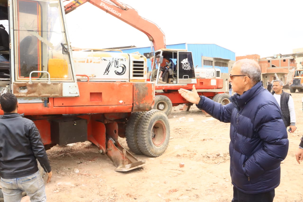 محافظ القليوبية يتابع إزالات الموجة 22 بمركز ومدينة القناطر الخيرية ويشهد إزالة 30 جمالون مخالف على مساحة اربعة افدنة و16 قيراط و16 سهم 