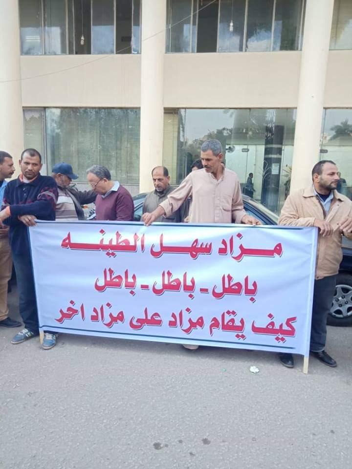 مقدم برنامج " الجدعان" يفقد أعصابه حزنا على طرد أهالى سهل الطينة من أراضيهم