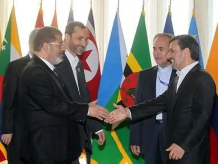 لقاء بين الرئيس الإيراني السابق محمود أحمدي نجاد والرئيس المصري المعزول محمد مرسي