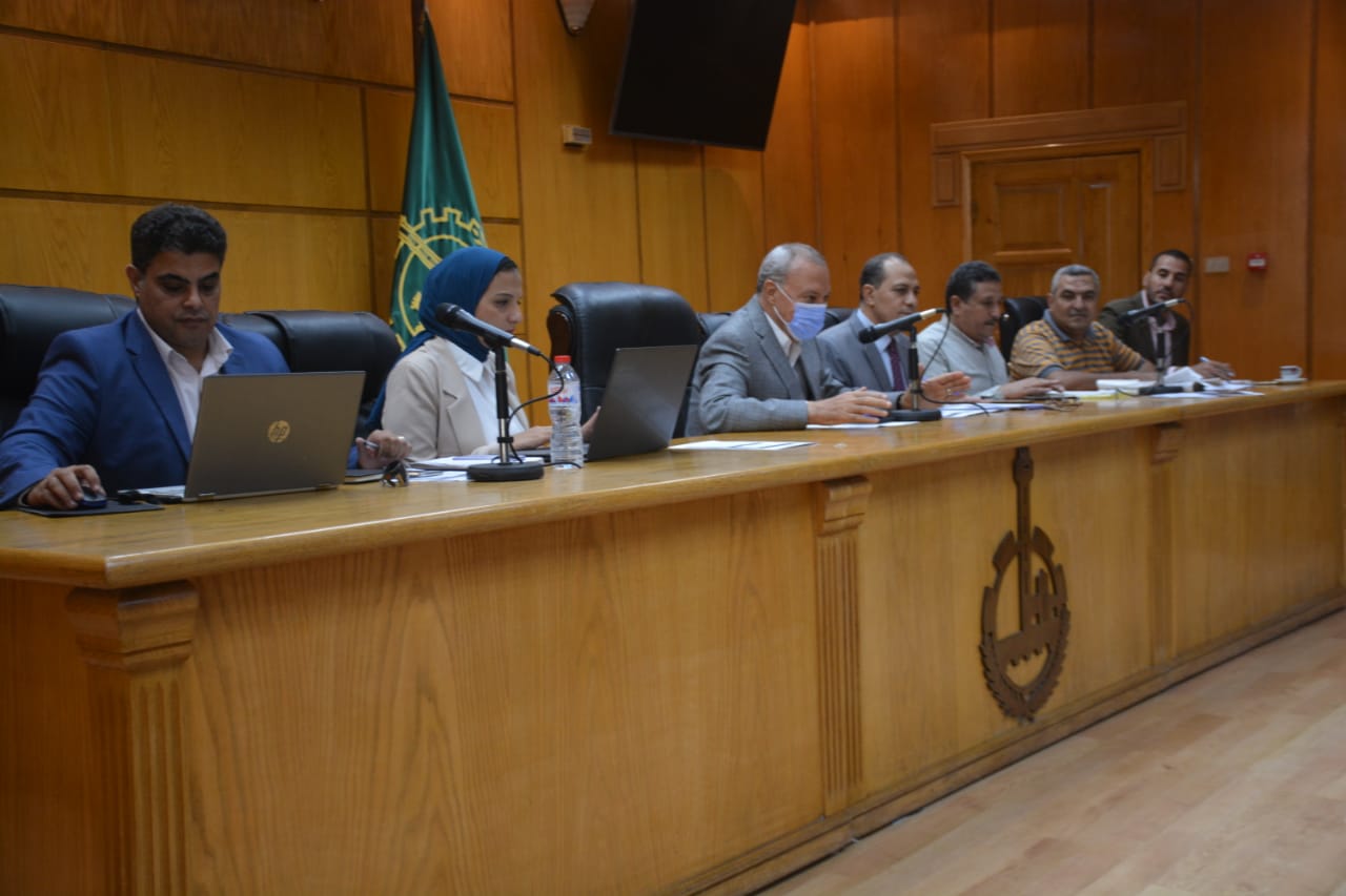 محافظ القليوبية يترأس إجتماع لجنة تقييم المشروعات المشاركة في المبادرة الوطنية للمشروعات الخضراء الذكية