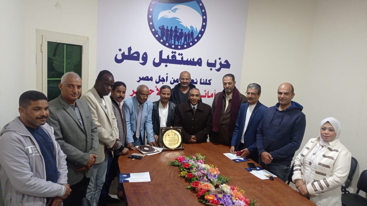 أمانة العمال بـ "مستقبل وطن" البحر الاحمر تكرم أعضائها لمشاركتهم الفعالة بالانتخابات الرئاسية 
