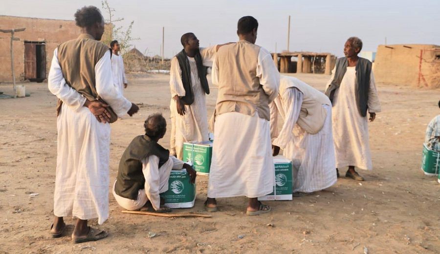 سلمان للإغاثة يوزع أطنان من المساعدات الغذائية في الخرطوم