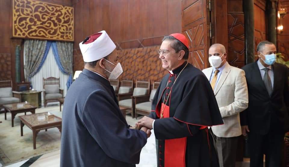 بالصور: شيخ الأزهر يستقبل رئيس المجلس البابوي لحوار الأديان بالفاتيكان..