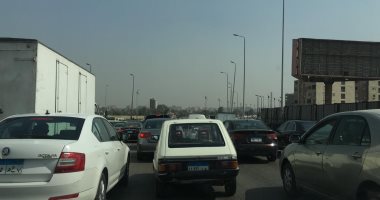 كثافات مرورية بسبب حادث تصادم سيارتين أعلى الطريق الدائرى اتجاه الجيزة