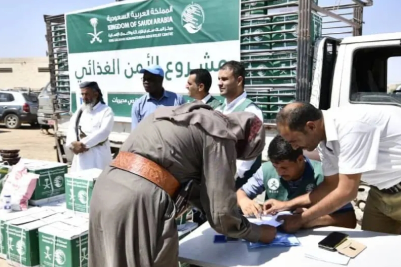 مركز الملك سلمان للإغاثة يواصل توزيع المواد الإغاثية لمتضرري الزلزال بسوريا