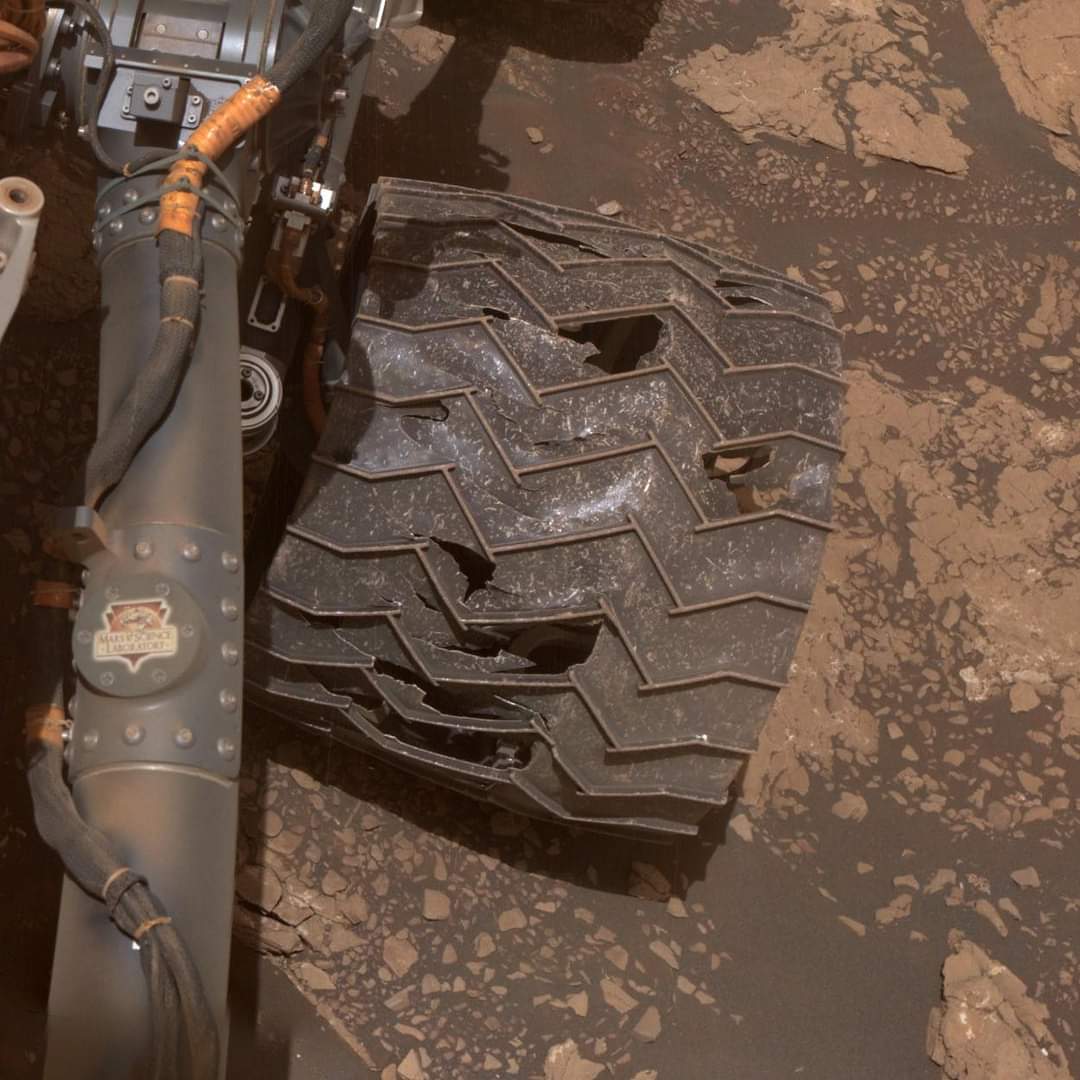 بالصور...8 لقطات حية من كوكب المريخ