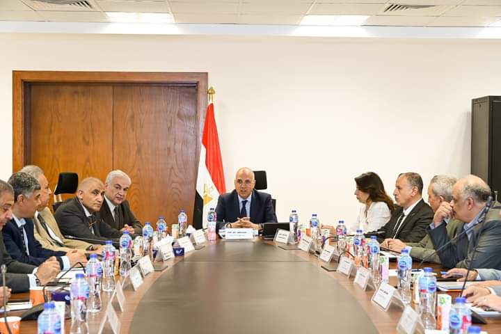 برئاسة سويلم .. عقد اجتماع "اللجنة الدائمة العليا للسياسات بالوزارة" 