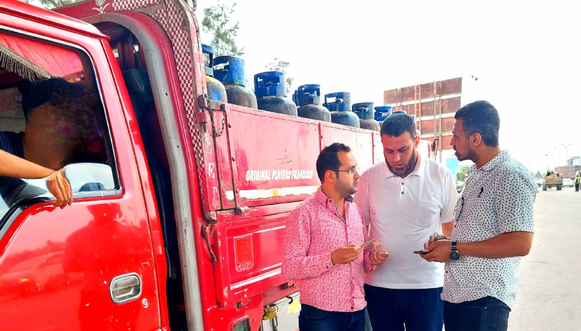 ضبط 2000 لتر سولار وبنزين داخل محطه غير مرخصه وضبط مستودع غاز بالبحيرة