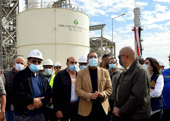 بالصور :رئيس الوزراء يتفقد عددا من المشروعات بمحافظة أسوان استعدادا للافتتاحات الرئاسية