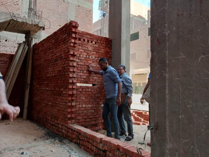 الأجهزة التنفيذية بحى شرق شبرا الخيمة تستمر فى التصدى لأعمال البناء المخالفة ورصد وإيقاف أعمال بناء واتخاذ الإجراءات القانونية