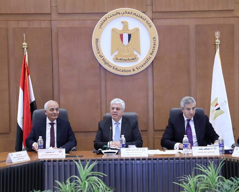 وزير التعليم العالي يرأس اجتماع المجلس الأعلى للجامعات بالعاصمة الإدارية الجديدة ويوجه بسرعة الانتهاء من أعمال الكنترولات وإعلان النتائج للطلاب