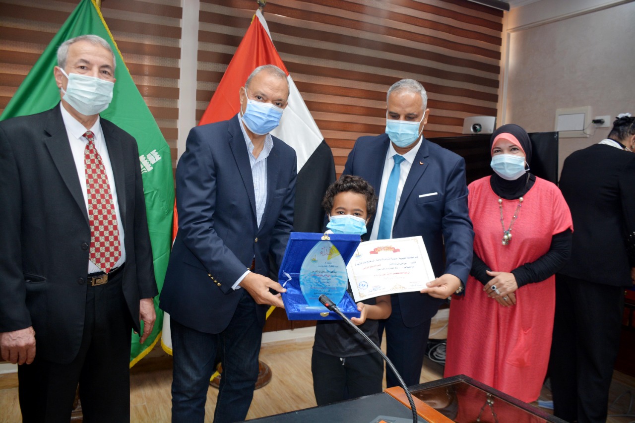 محافظ القليوبية يكرم أبطال الخماسي الحديث بنادي بنها الرياضي