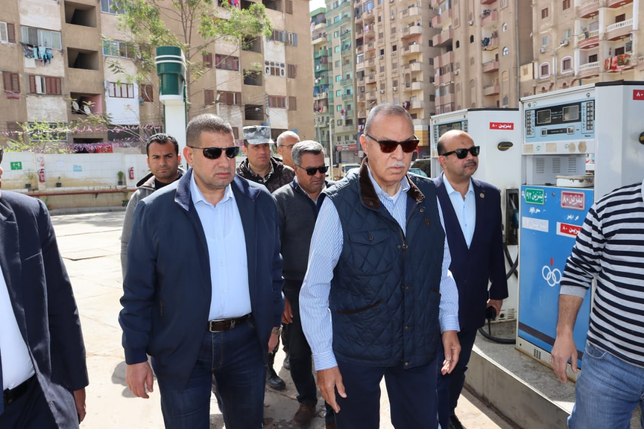 بعد تحريك أسعار الوقود والسولار .. محافظ القليوبية يتابع انتظام الحركة بالمواقف بمدن بنها وقليوب وأحياء غرب وشرق شبرا الخيمة ويوجه بالإلتزام بتعريفة الركوب