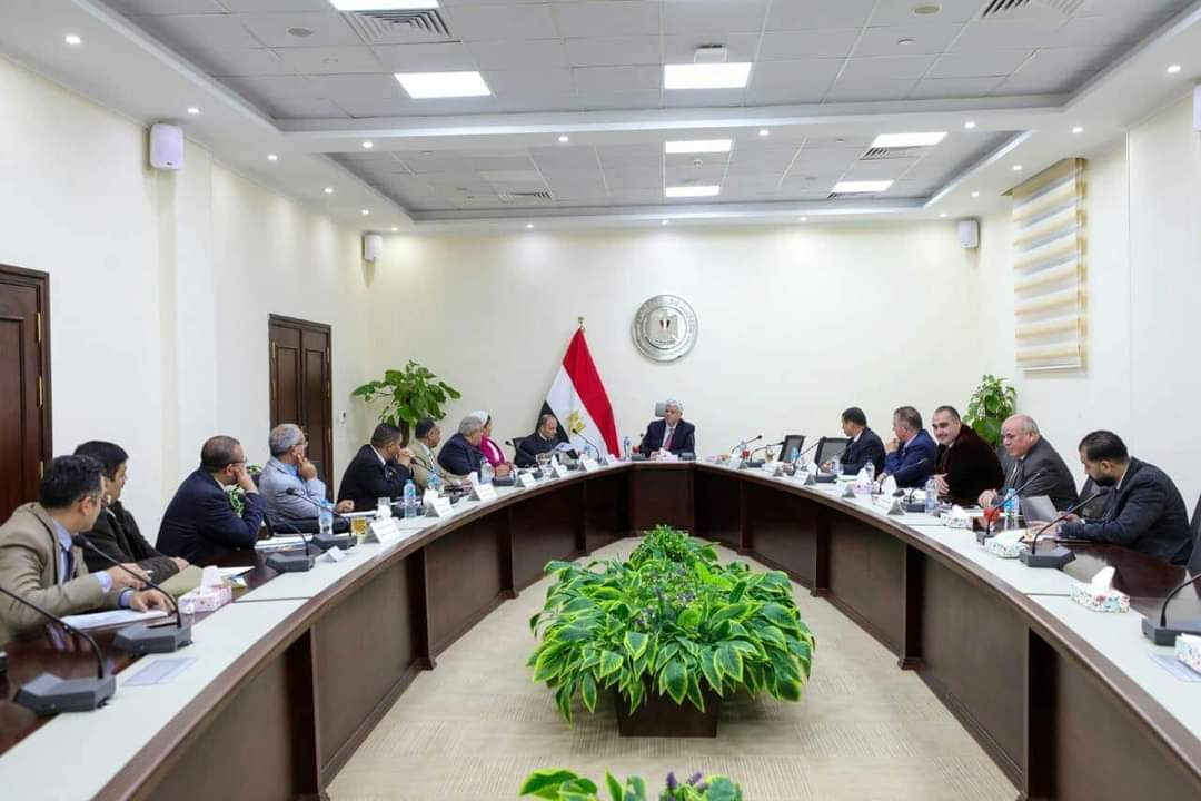 وزير التعليم العالى يجتمع برؤساء الجامعات التكنولوجية