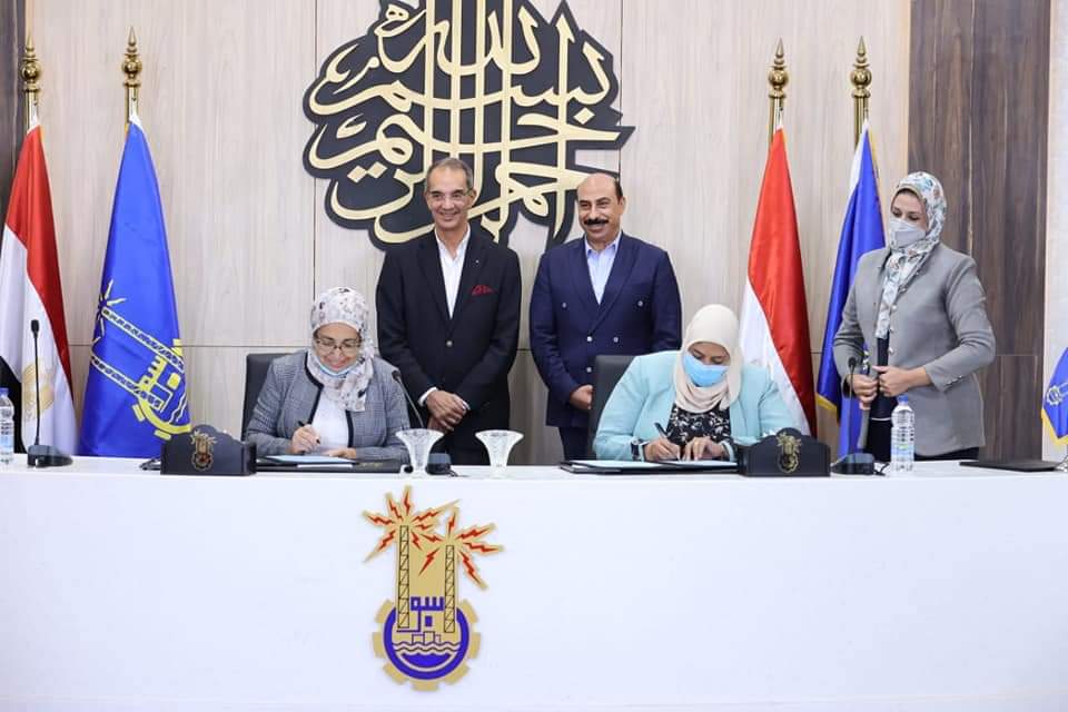  وزير الاتصالات  يفتتح مشروعات  بمحافظة أسوان