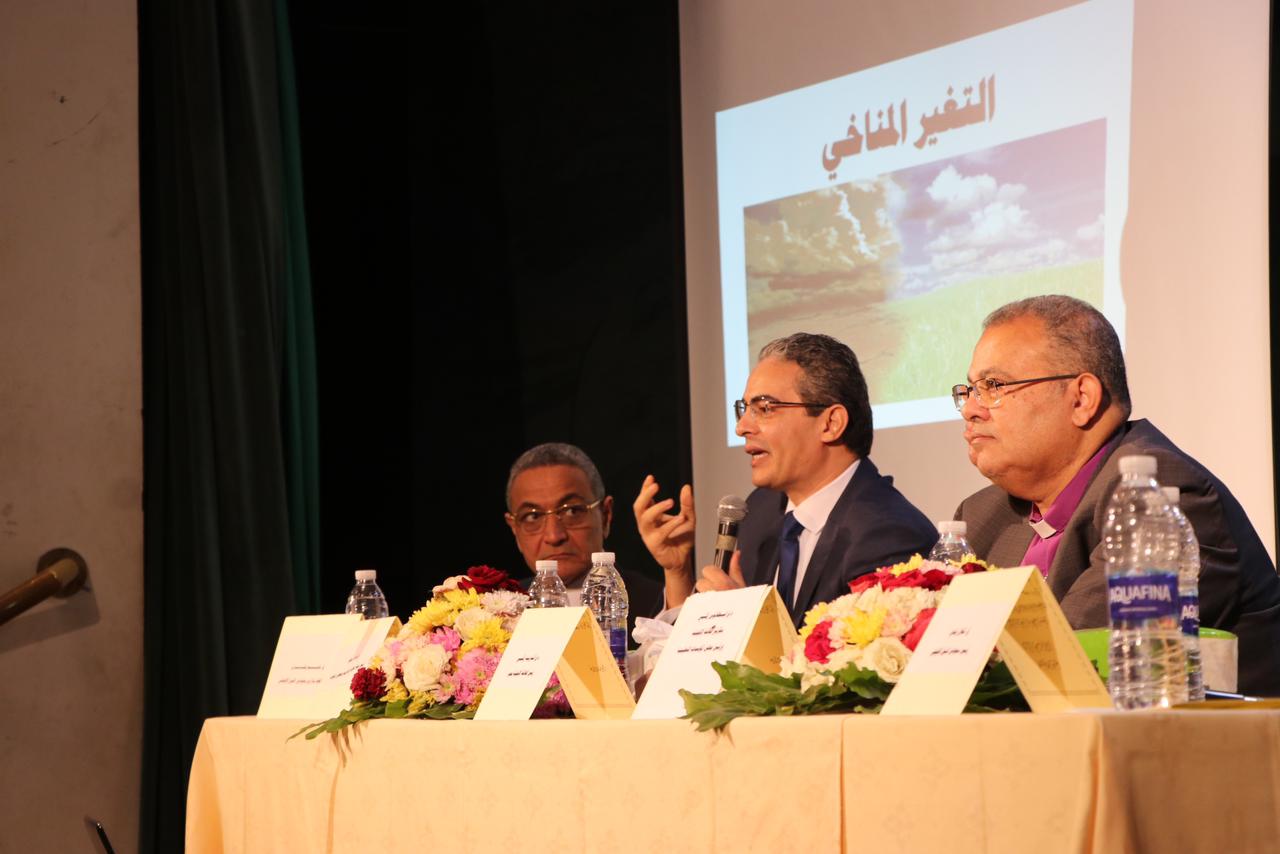 نقيب الإعلاميين : علينا أن نفخر ببلدنا ورئيسنا في حديثه للطلاب عن ( cop 27 ) .