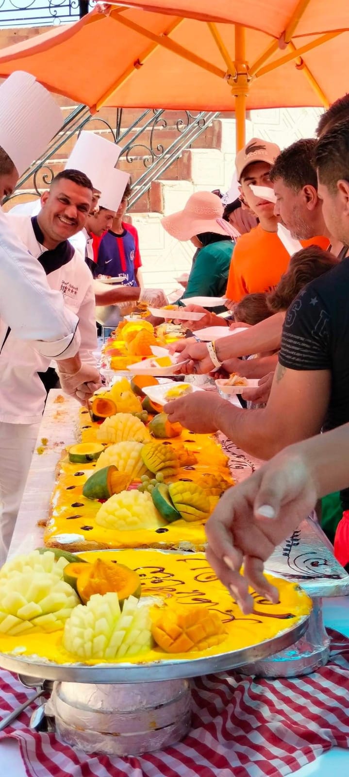 باستخدام طنين.. مهرجان «المانجو» يجذب أنظار السائحين الأجانب بفنادق الغردقة | صور