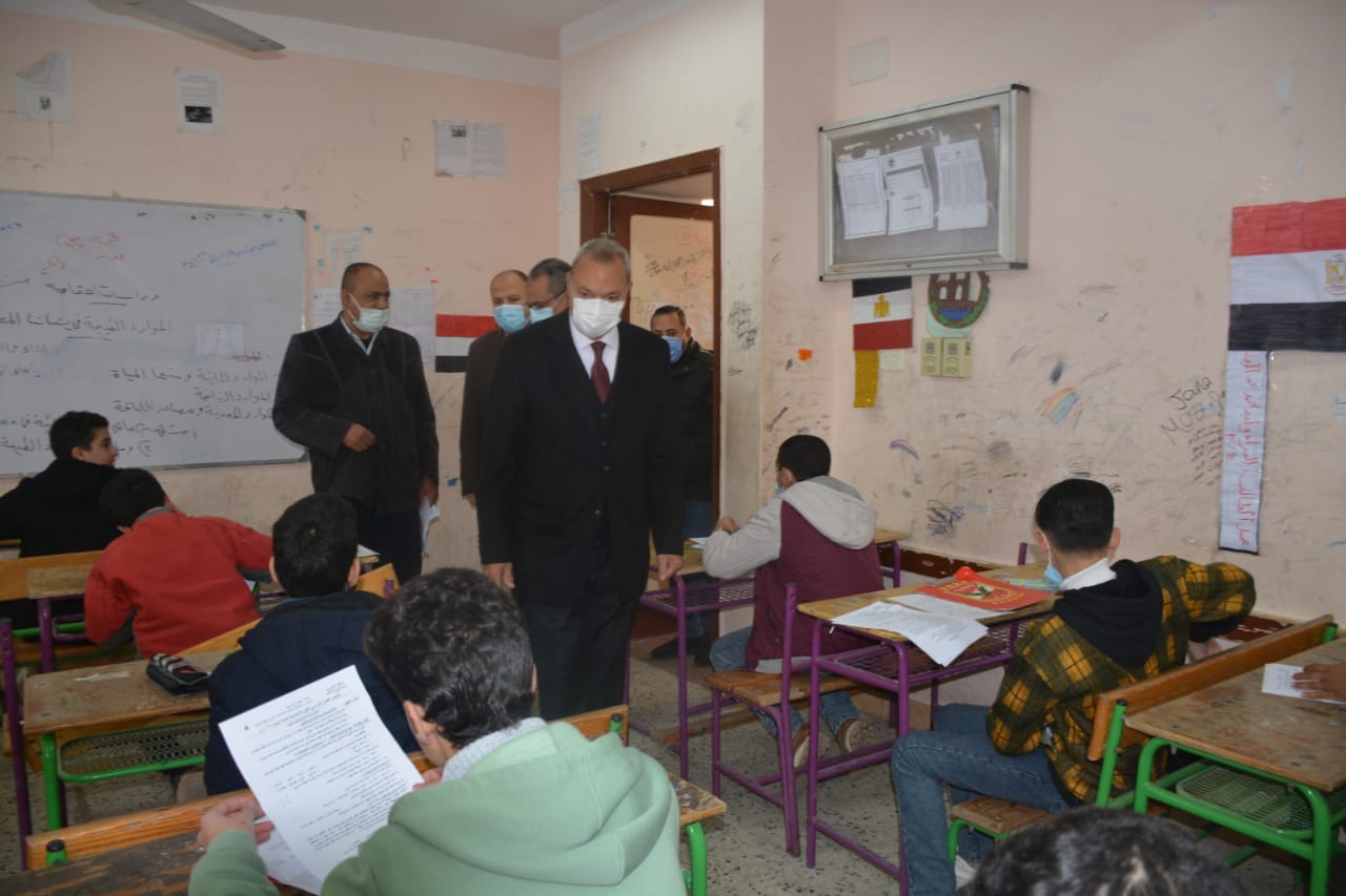 محافظ القليوبية يتفقد إمتحانات الشهادة الإعدادية في أول يوم لها بمدرستي مصطفى كامل والإمام محمد عبده بمدينة بنها