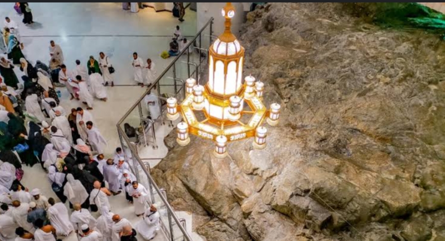 جبلا الصفا والمروة.. تطهير وتعقيم دوري لتحقيق الوقاية البيئية