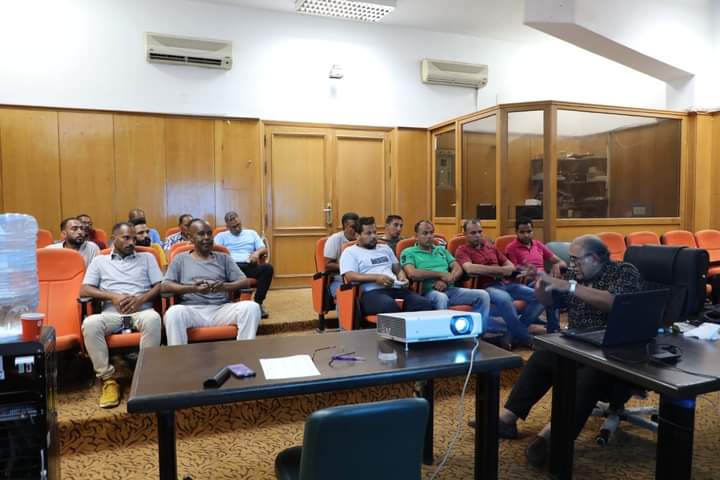 بدء دورات تدريبية مجانية خاصة بالأمن والسلامة للعاملين على متن يخوت السفاري السياحية بالبحر الأحمر بمركز التدريب بديوان عام المحافظة بمدينة الغردقة