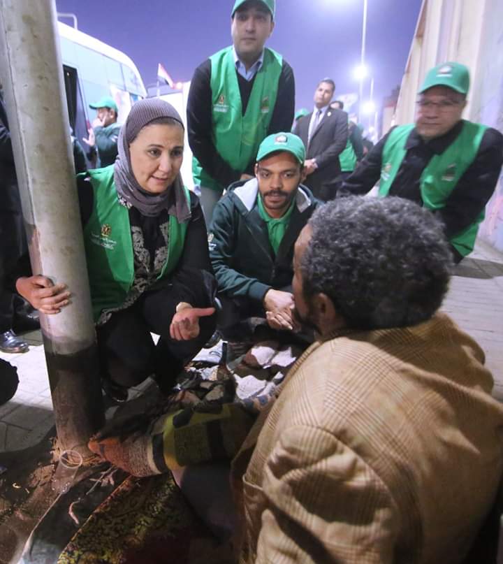 وزيرة تطلق حملة لحماية المشردين.. صور