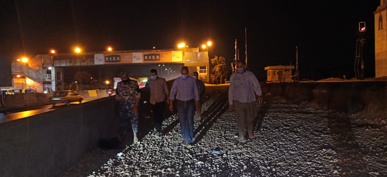 محافظ القليوبية يتابع أعمال رصف شوارع مدينة قليوب ويتفقد مزلقان سنديون ويتابع رفع الإشغالات على الطريق الزراعي